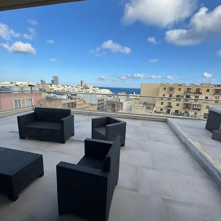 Skyline Soak, Views & Jacuzzi