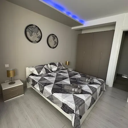 Skyline Soak, Views & Jacuzzi San Ġiljan