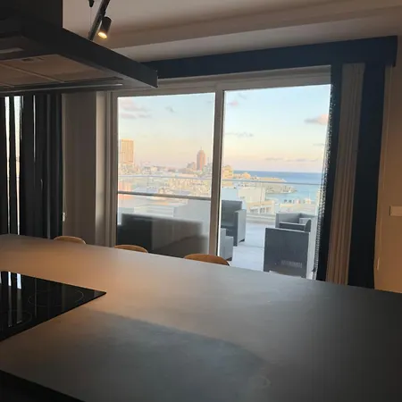 Skyline Soak, Views & Jacuzzi *