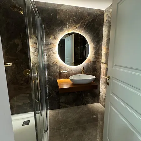 Skyline Soak, Views & Jacuzzi *