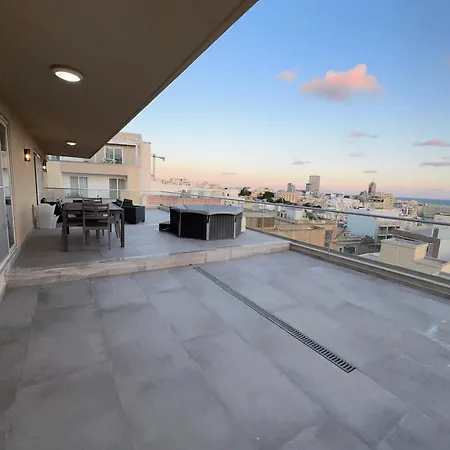 Appartement Skyline Soak, Views & Jacuzzi *