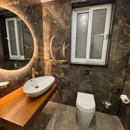 Skyline Soak, Views & Jacuzzi