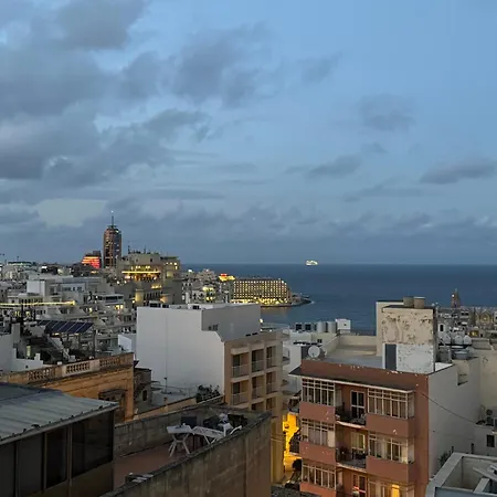 Διαμέρισμα Skyline Soak, Views & Jacuzzi Saint Julian's