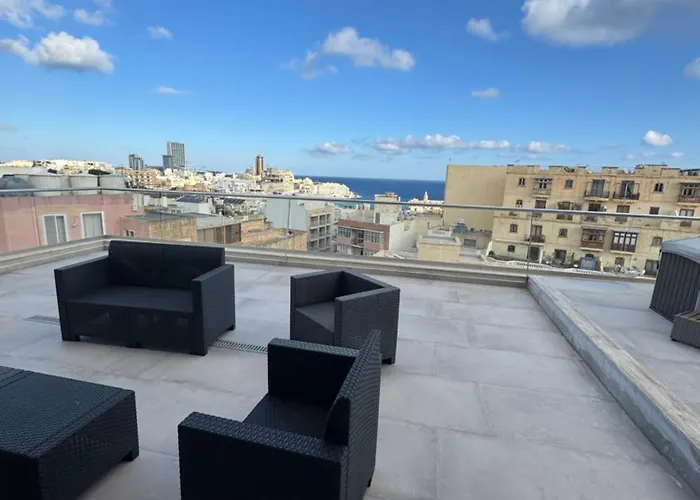 Skyline Soak, Views & Jacuzzi