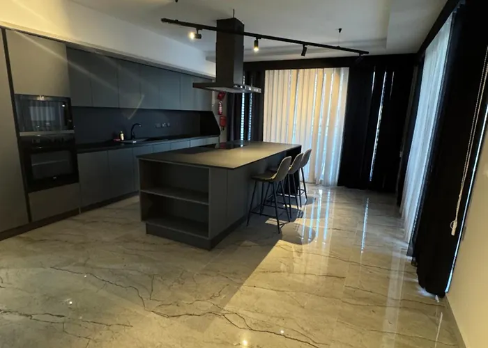 Skyline Soak, Views & Jacuzzi *