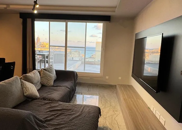 Skyline Soak, Views & Jacuzzi Saint Julian's