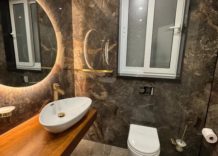 Skyline Soak, Views & Jacuzzi