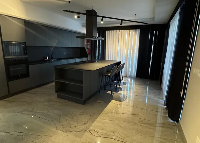 Skyline Soak, Views & Jacuzzi 아파트 *