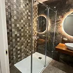 Apartment Skyline Soak, Views & Jacuzzi